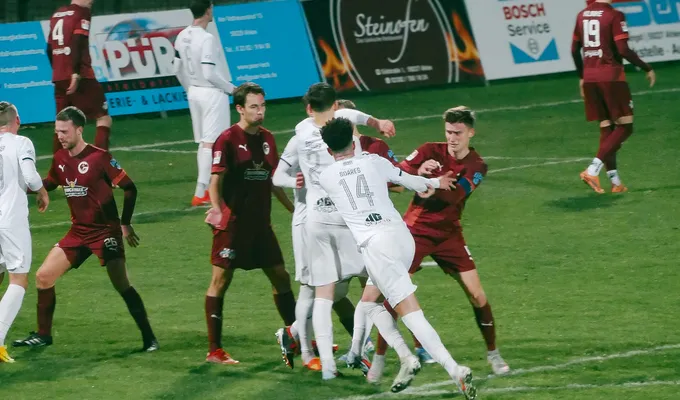 Später Nackenschlag nach Standard-Führung