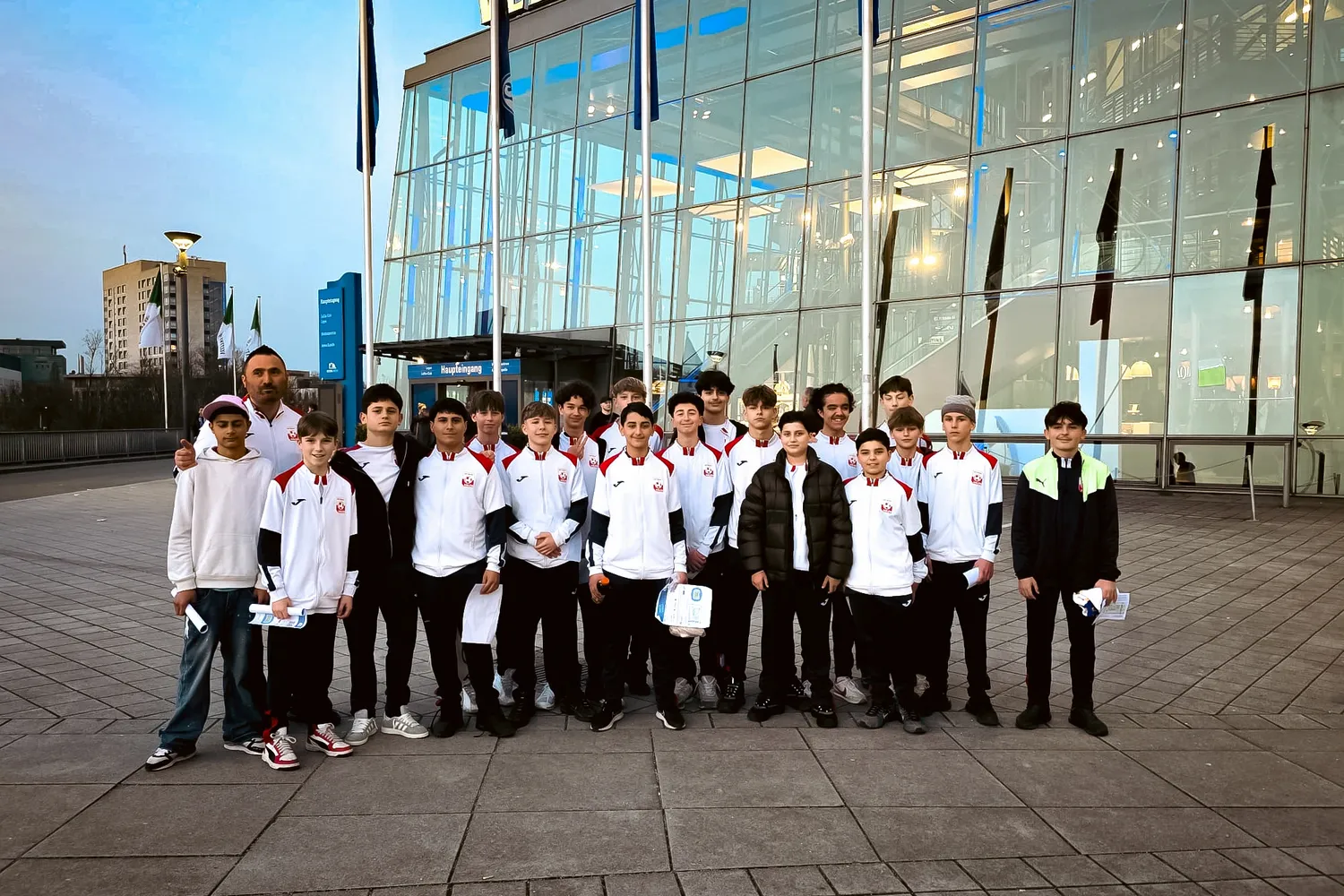 U14 erlebt besonderen Fußballabend in der VELTINS-Arena