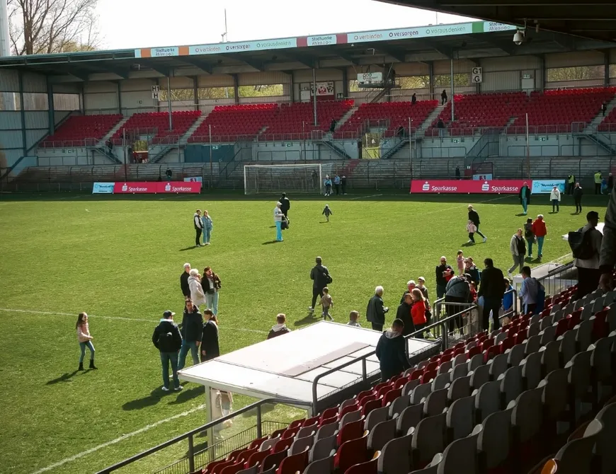 Strahlende Kinderaugen im Wersestadion