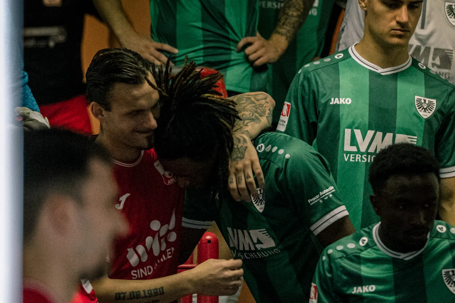 Unter Flutlicht zu den Adlerträgern