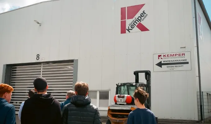 Wersenachwuchs zu Besuch bei Kemper Oberflächentechnik