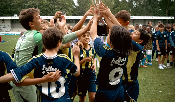 Fenerbahçe gewinnt die Premiere des Jopa Sommer Cup 2026