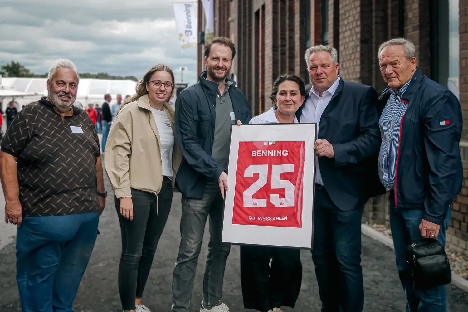 RWA gratuliert Elektro Benning zum Jubiläum