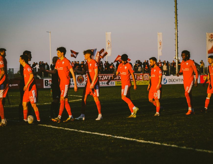 Flutlichtspiel im Ruhrpott: RWA reist ins Lohrheidestadion