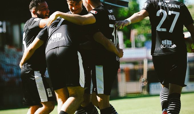 Rot Weiss Ahlen belohnt sich spät – 2:1-Heimsieg gegen Victoria Clarholz