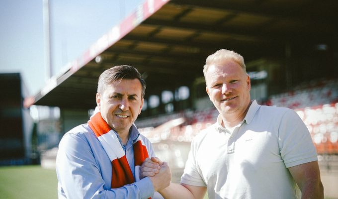 Pür Karosserie- & Lackierbetrieb verlängert Sponsoring bei Rot Weiss Ahlen